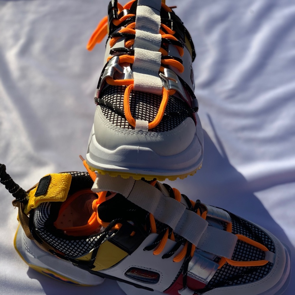 Lightweight trainers. ✨😍 - Picture 3 of 4